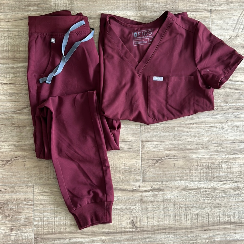 Figs Burgundy Set